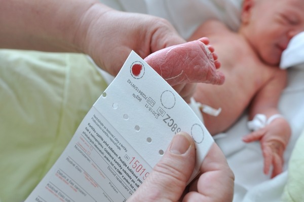 Odběr krve z paty k vyšetření vrozených a dědičných metabolických chorob